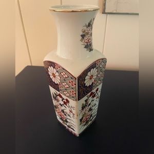 Vintage Imari Ware Made in Japan Vase 10" tall Floral Pattern